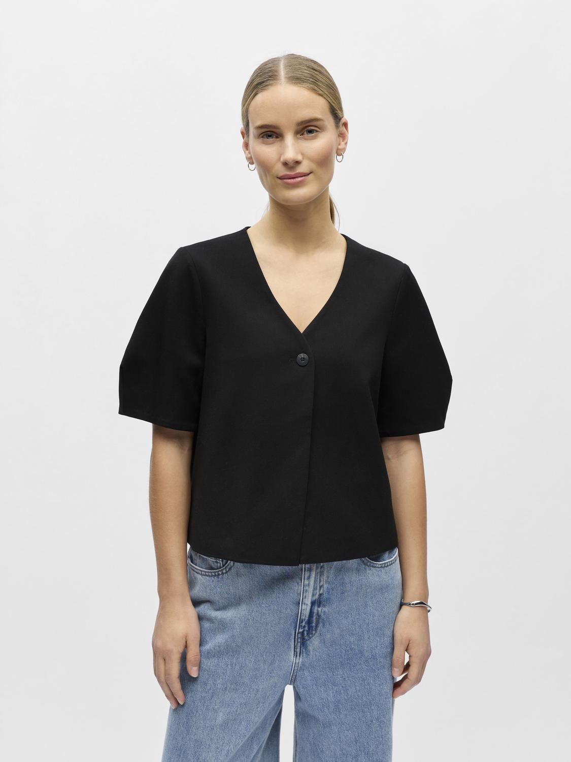 model_shot-front