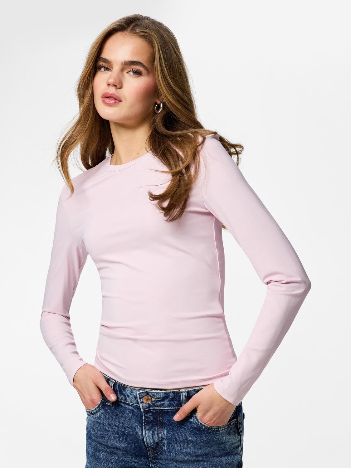 model_shot-front
