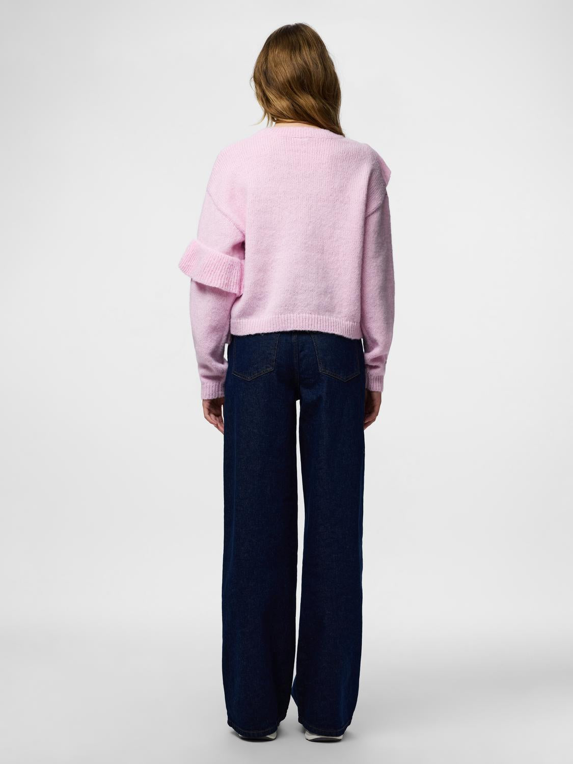 model_shot-back
