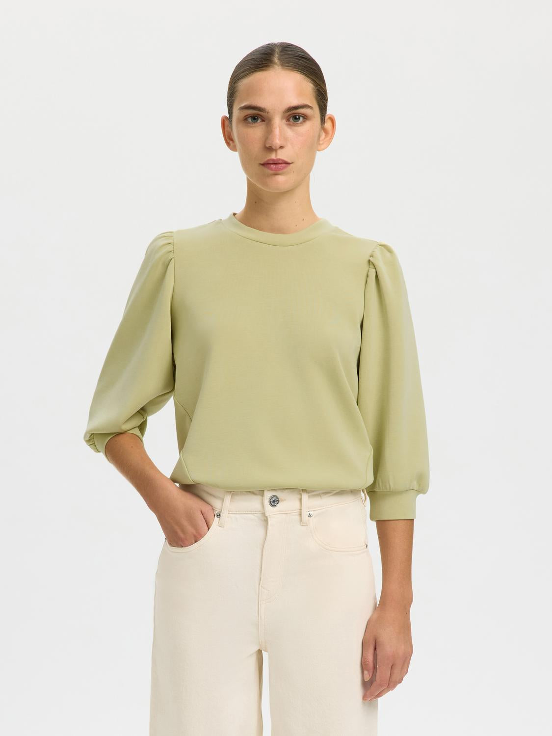 model_shot-front