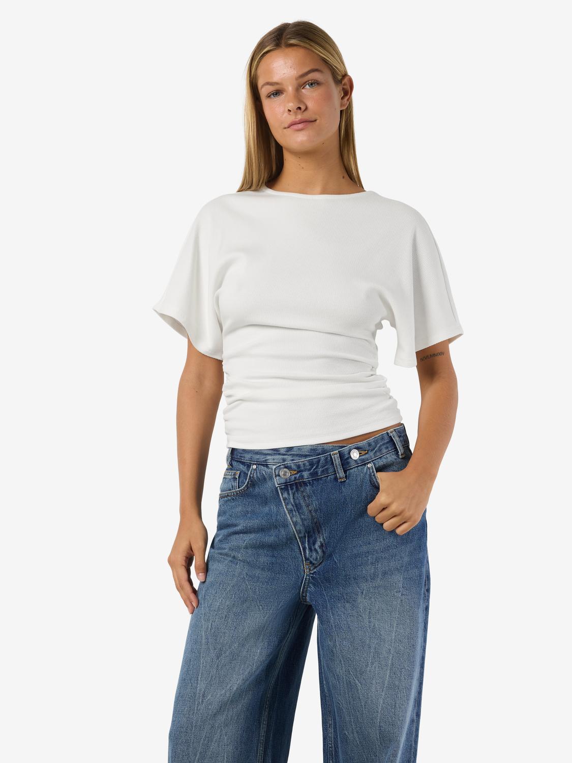 model_shot-front