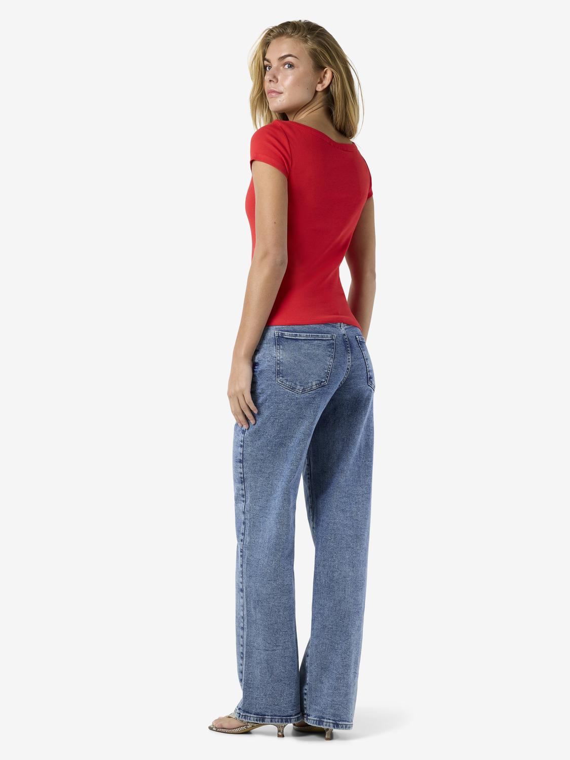 model_shot-front_full