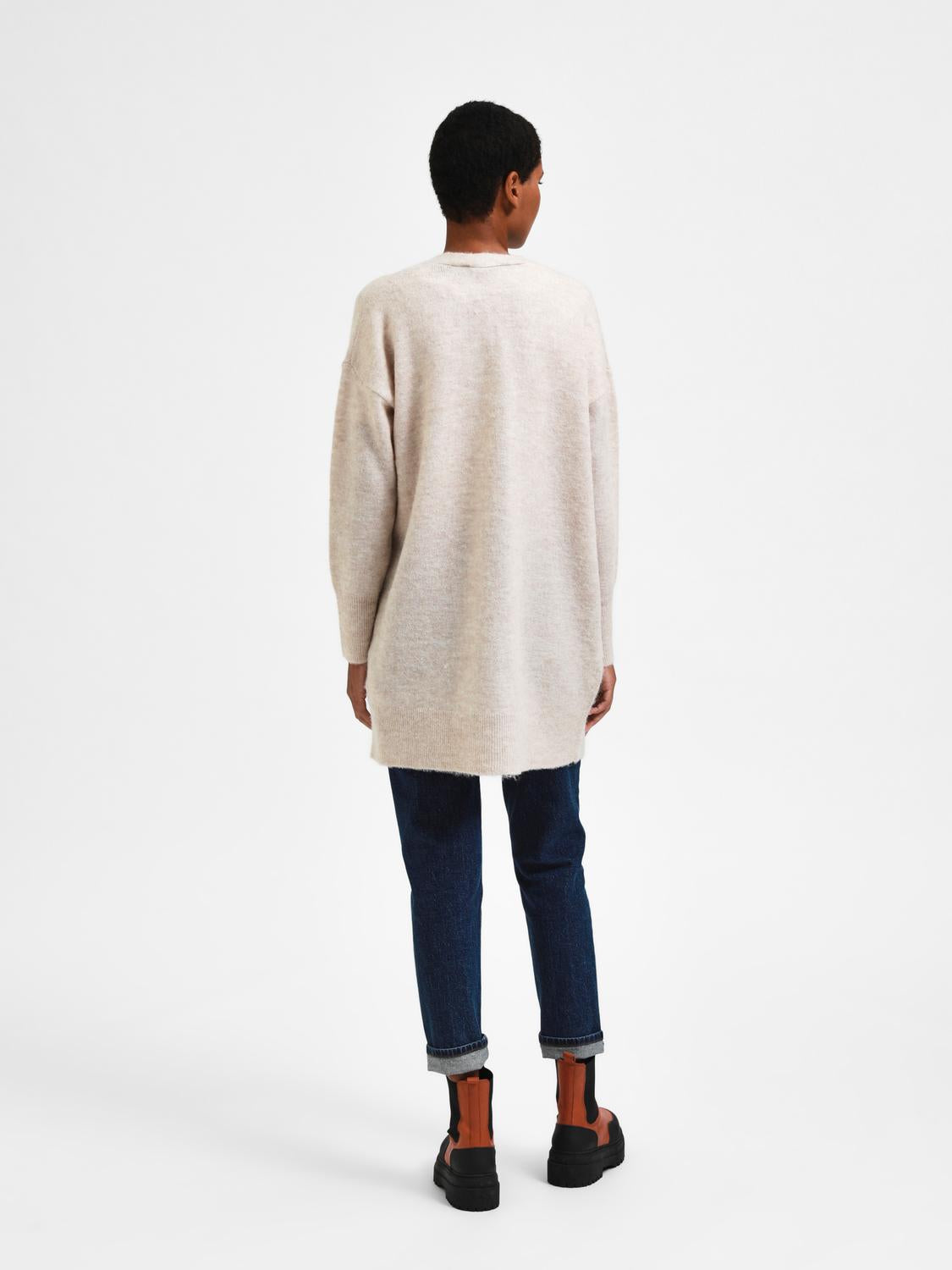 model_shot-back
