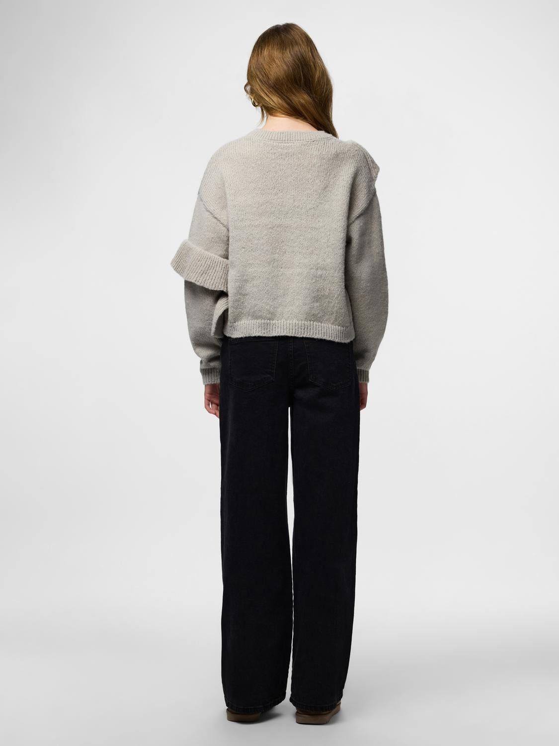 model_shot-back