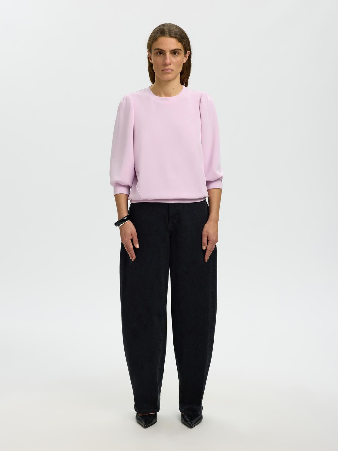 model_shot-front_full