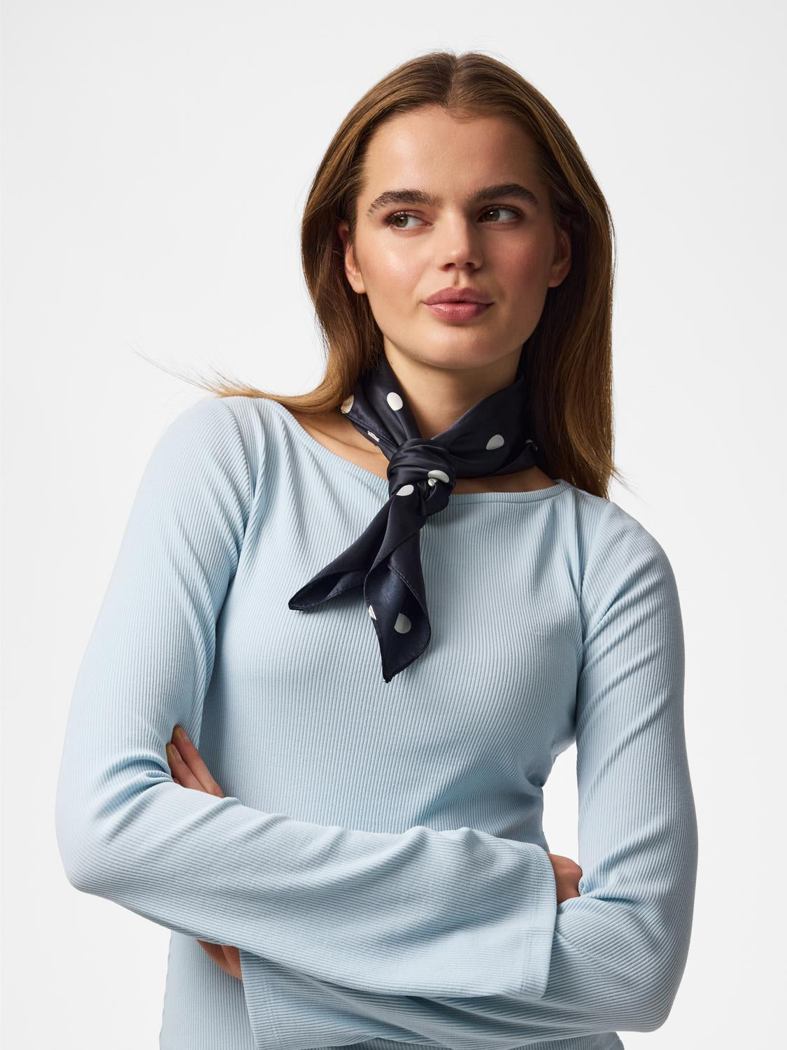 model_shot-front