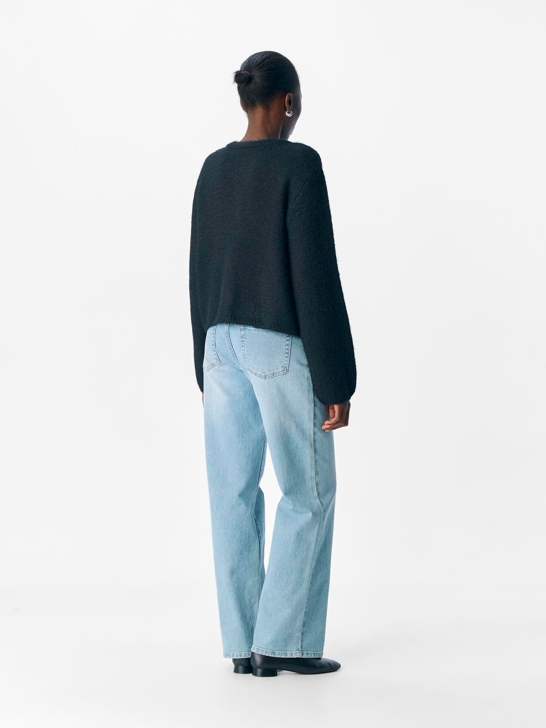 model_shot-back