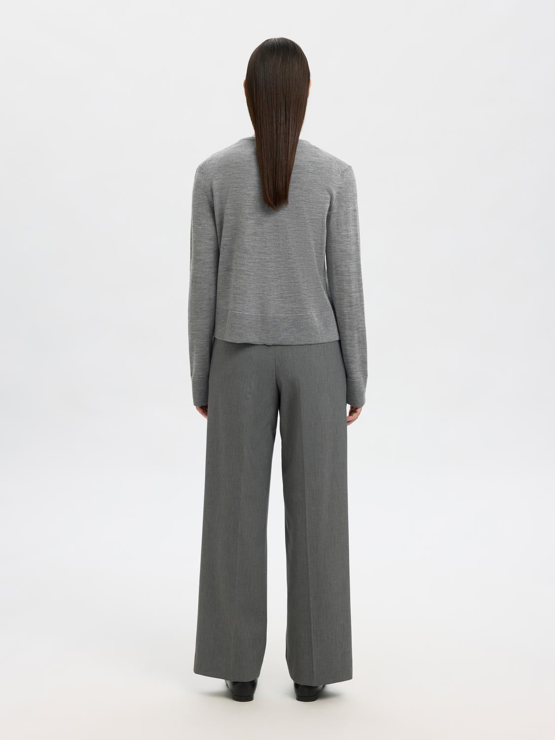 model_shot-back