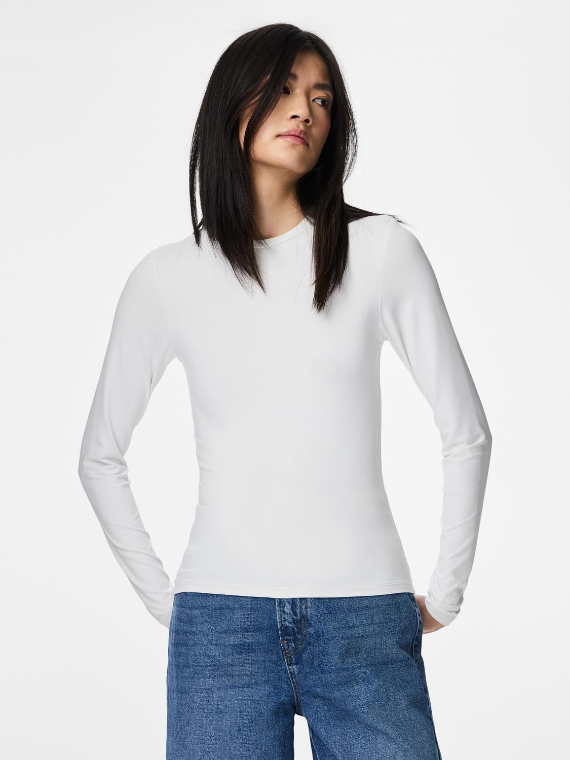model_shot-front