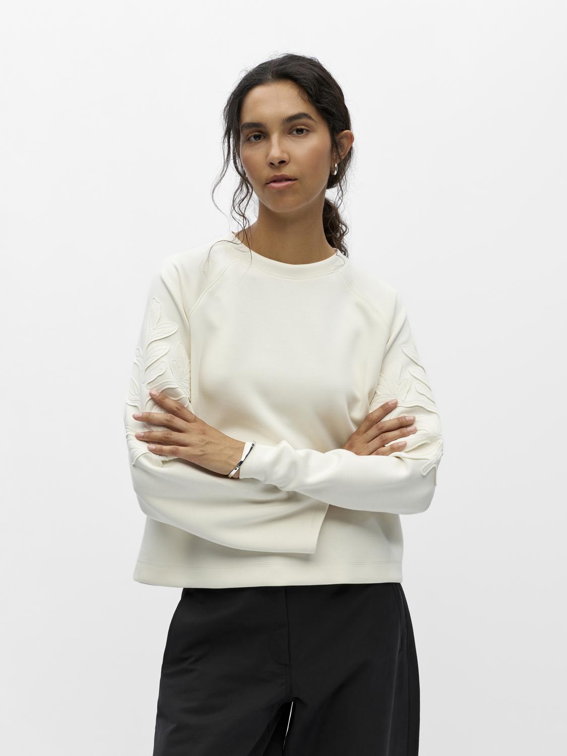 model_shot-front